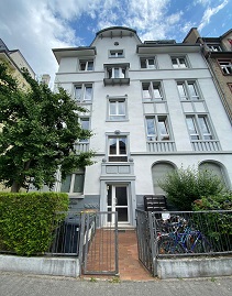  Modern und hochwertig ausgestattete 2 Zimmer Altbau Wohnung unweit der Berger Straße